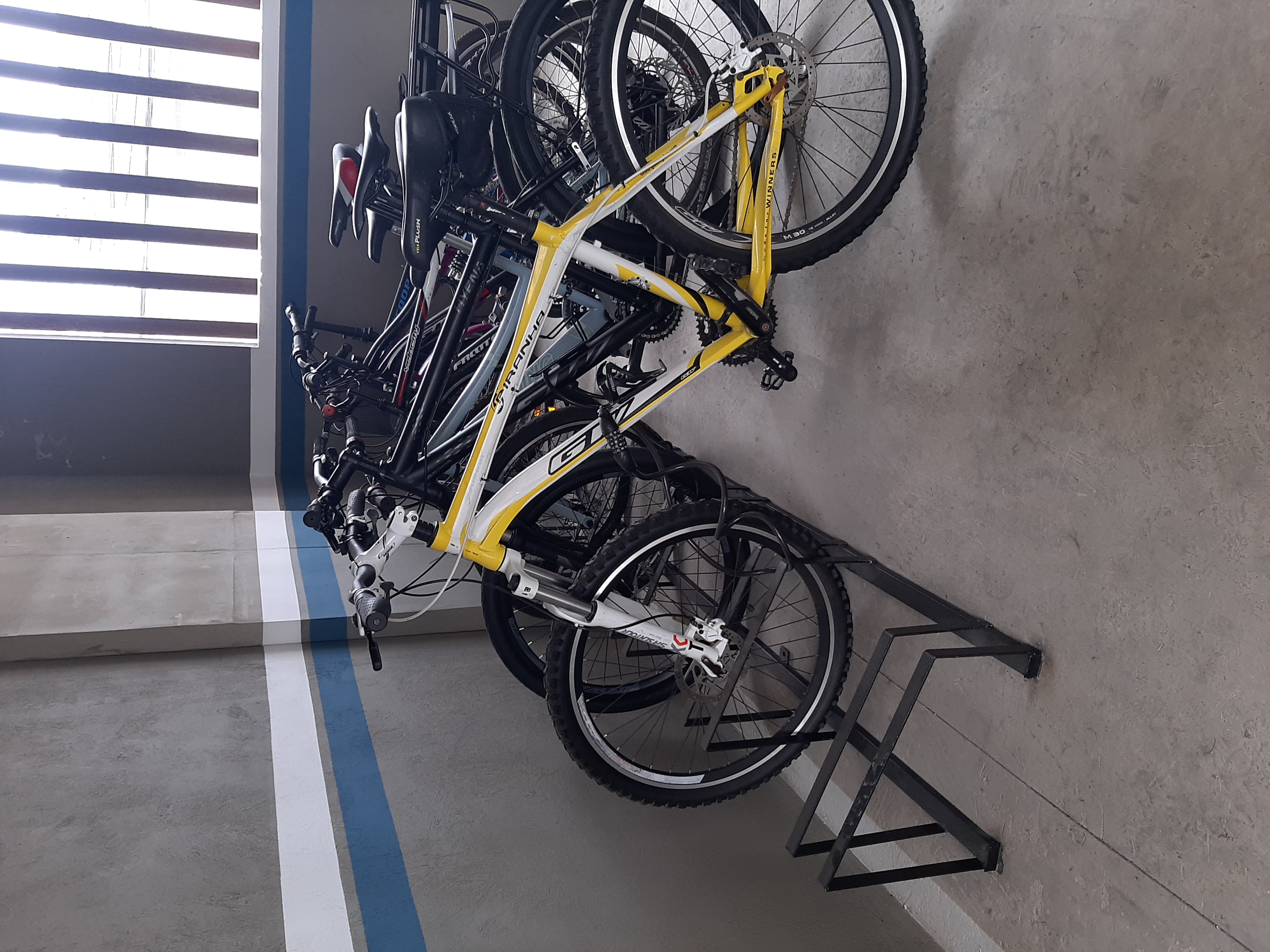 Bicicleteros modulares y certificados — proyecto 8