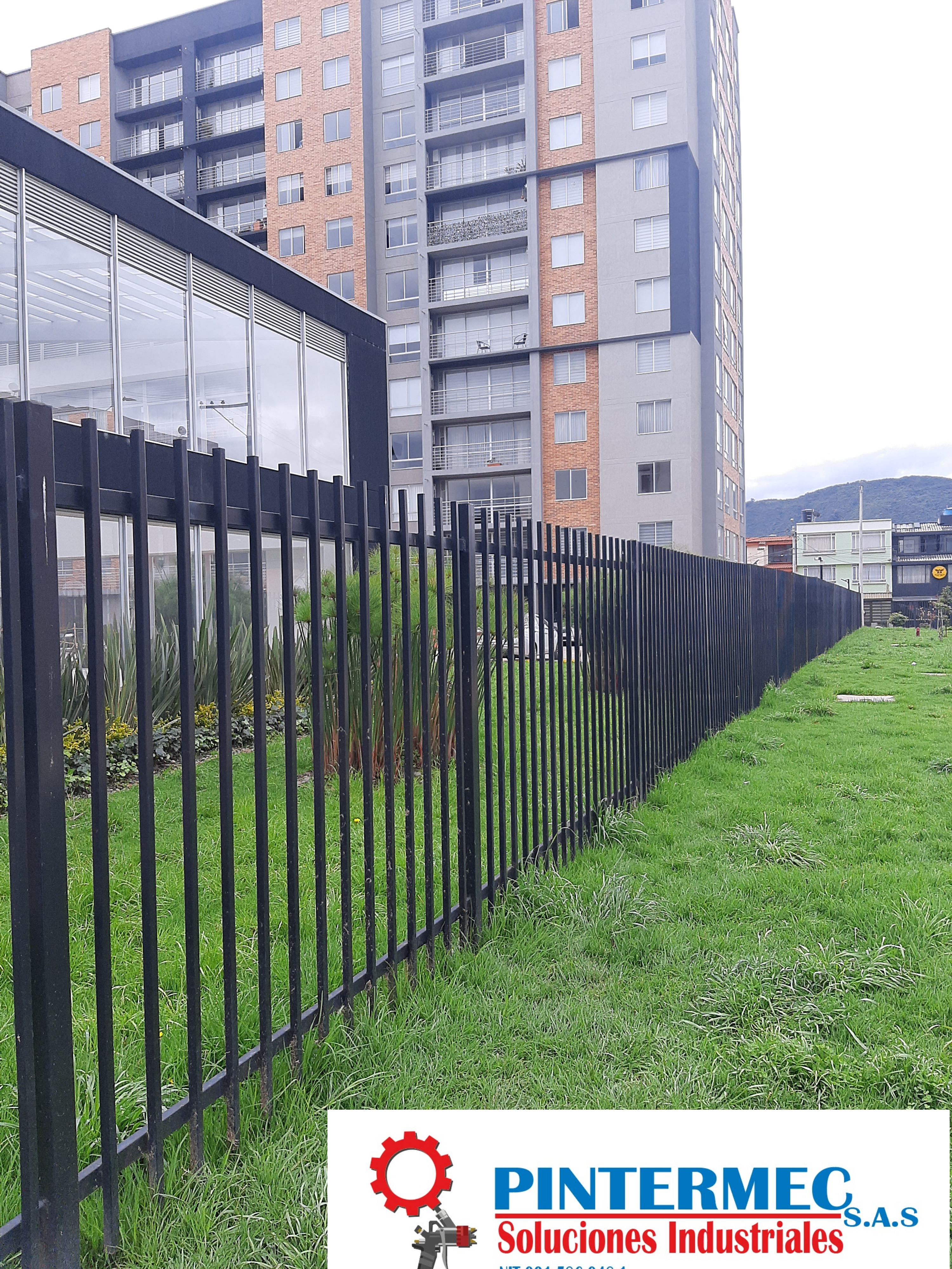 Cerramientos metálicos con seguridad y estética — proyecto 12