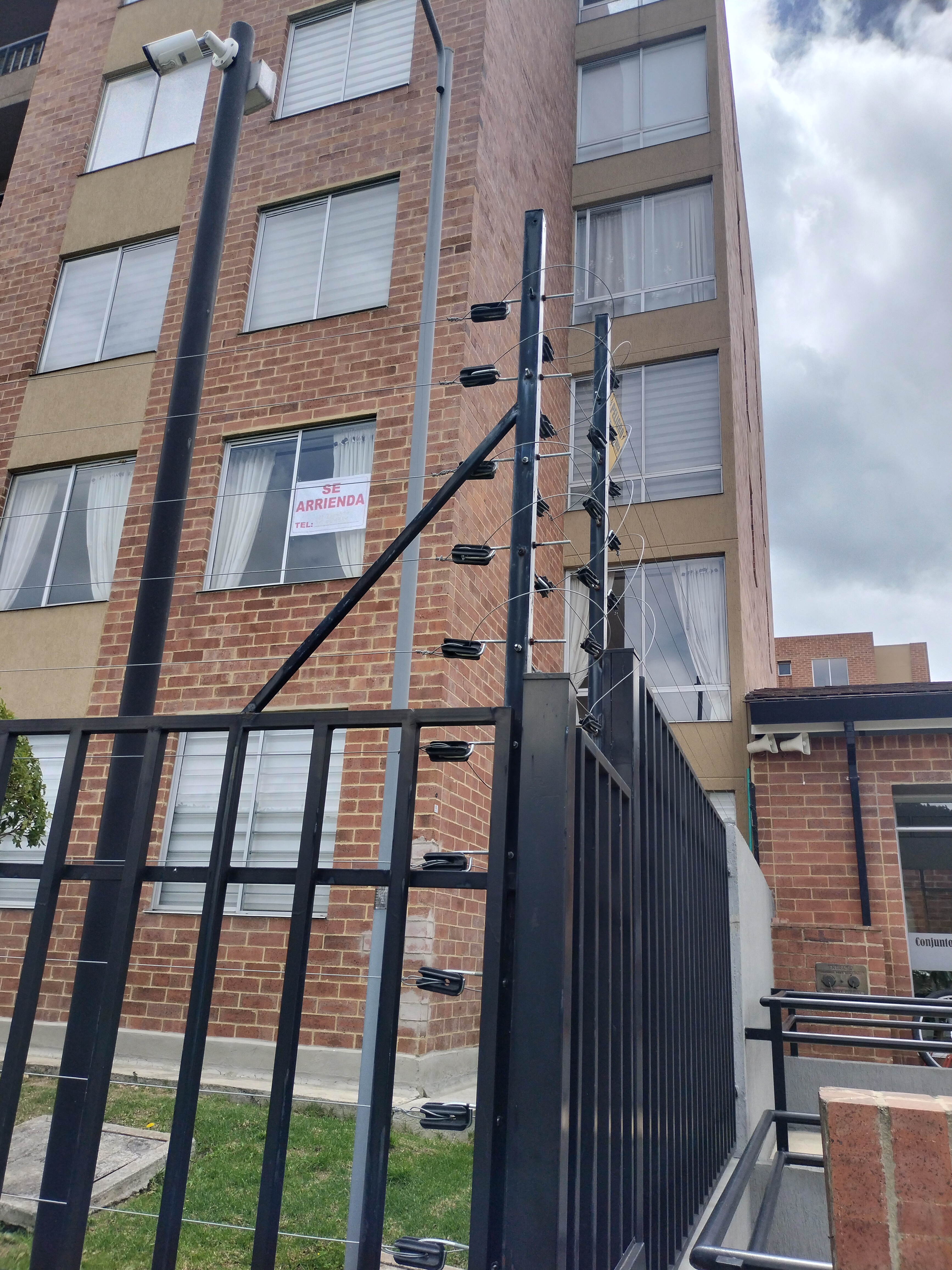 Cerramientos metálicos con seguridad y estética — proyecto 20