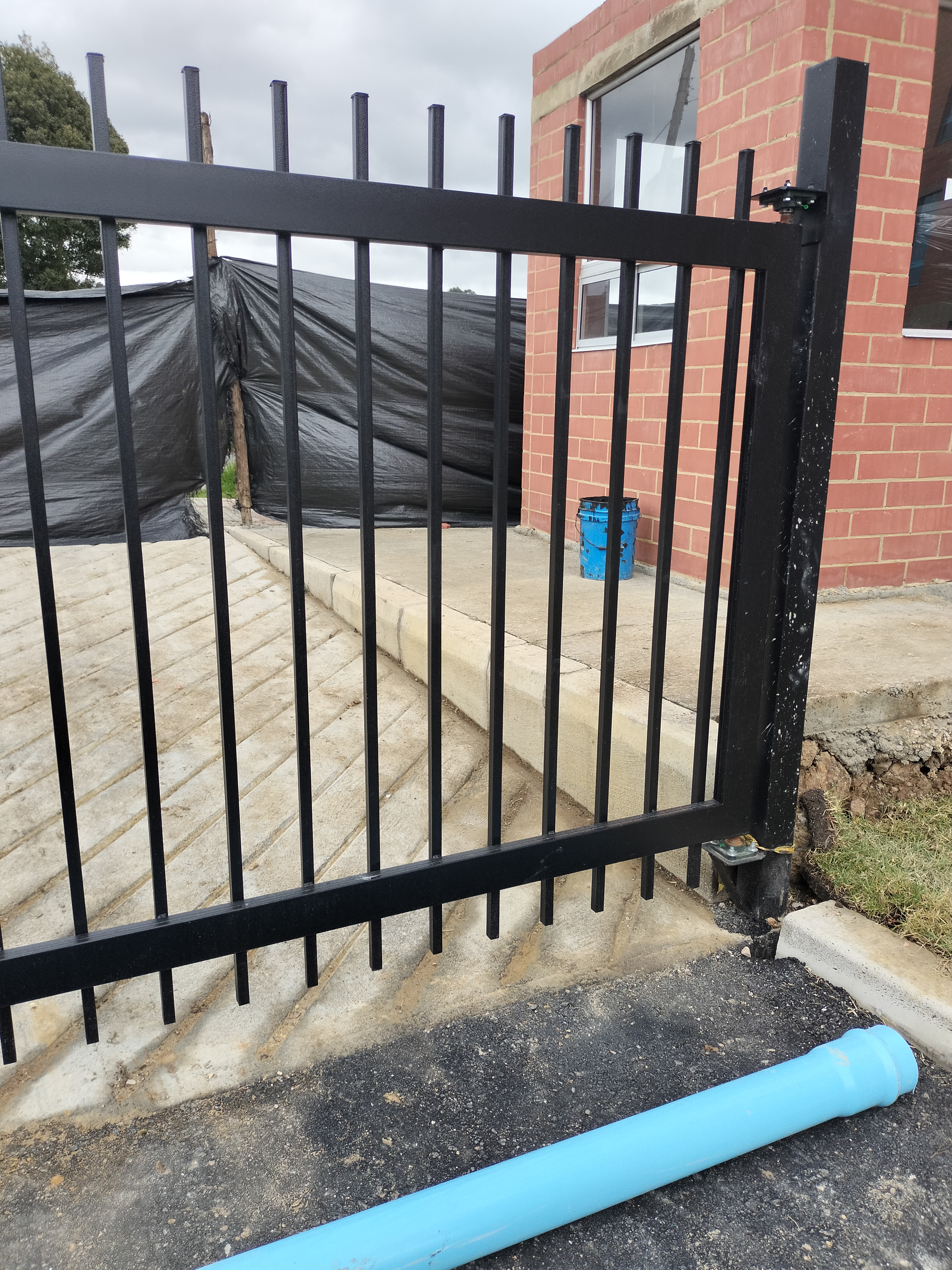 Cerramientos metálicos con seguridad y estética — proyecto 22