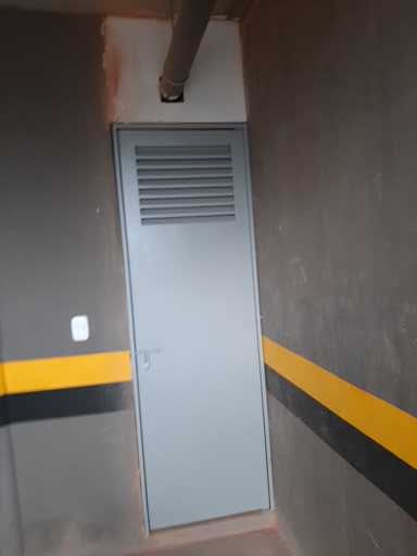 Puertas metálicas de alto desempeño — proyecto 5