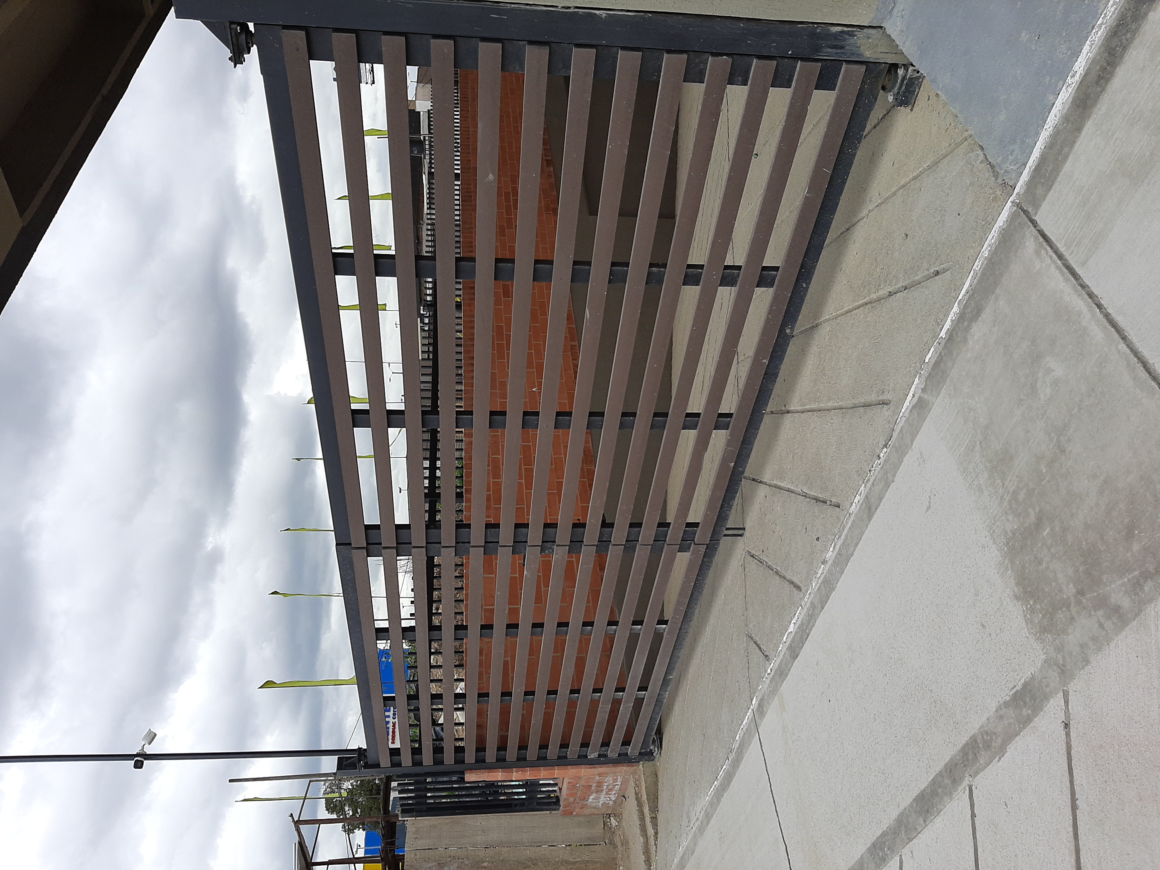 Puertas metálicas de alto desempeño — proyecto 10