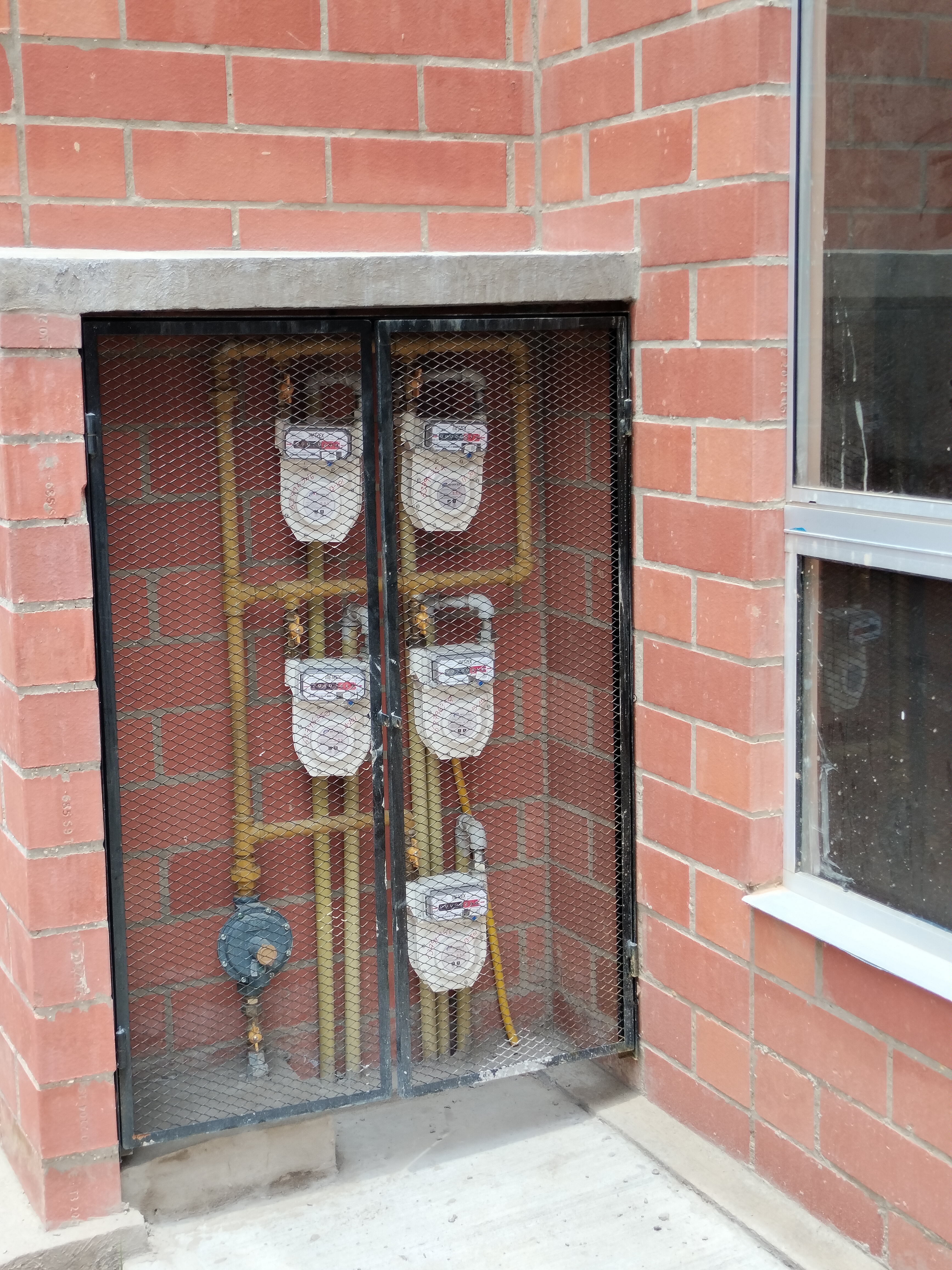 Puertas metálicas de alto desempeño — proyecto 34